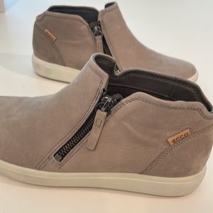 Size 7 Ecco Side Zip Bootie - warm grey